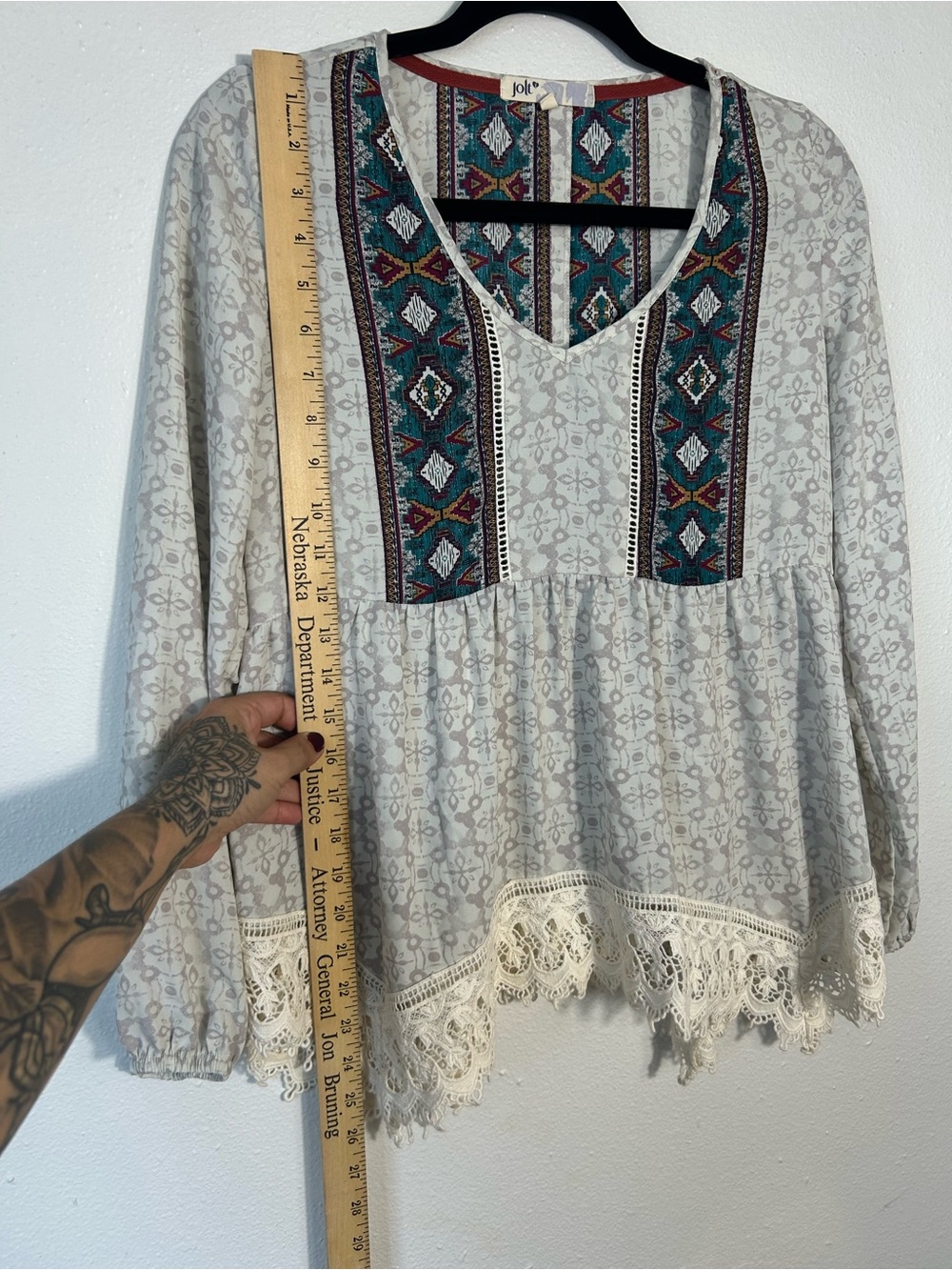 Jolt Boho Peasant Blouse Size S Gray Embroidered Crochet Lace Trim Babydoll Top - Picture 6 of 8